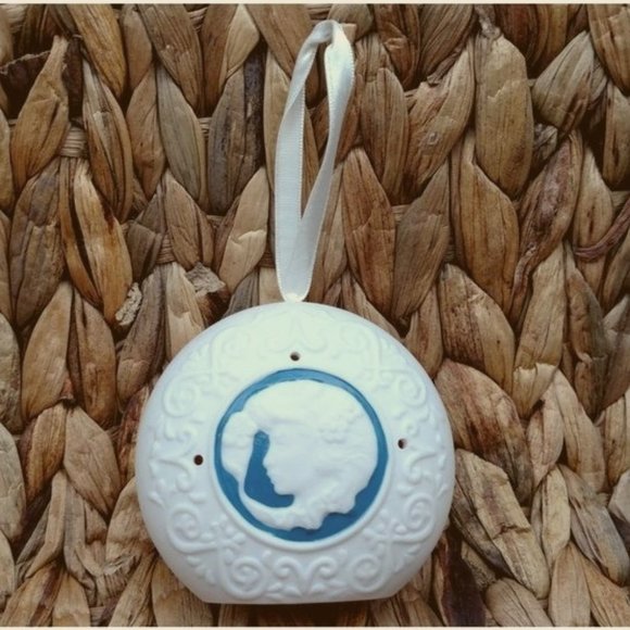 Vintage Lingerie Coty Sweet Earth Cameo Pomander, EUC - Picture 1 of 6